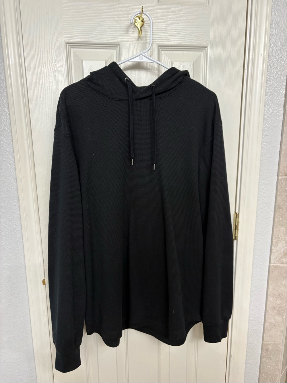 Men's Black Waffle Hooded Long-Sleeve Shirt